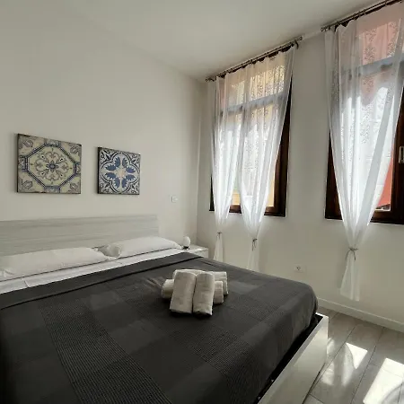 Ai Portici Di Via Savonarola Padova