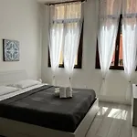 Ai Portici Di Via Savonarola شقة