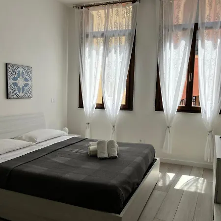 Ai Portici Di Via Savonarola Apartman