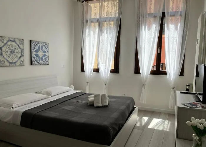 Ai Portici Di Via Savonarola Apartment