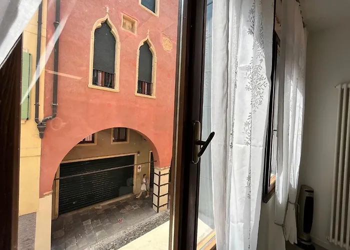 Ai Portici Di Via Savonarola *